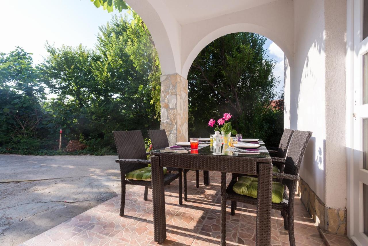 Lara - Apartment Near The Beach Vrbnik Exterior foto